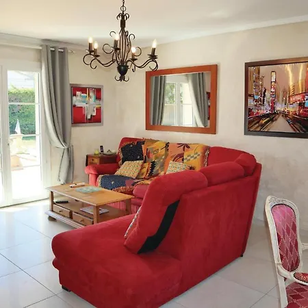 In With Outdoor Swimming Pool Holiday home *